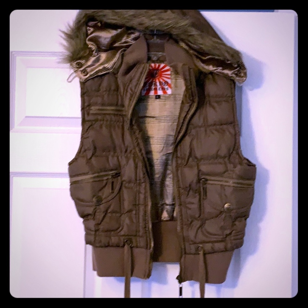 Girls puff vest NWOT